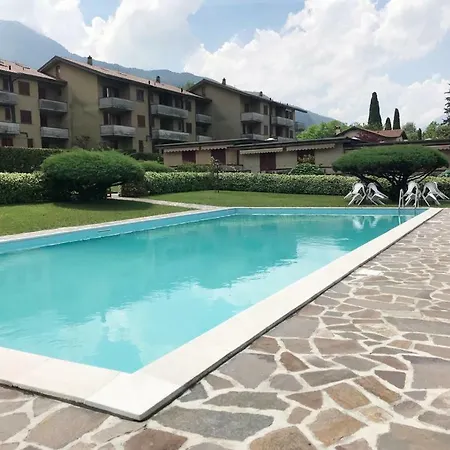 Apartman The Park On The Lake With Pool