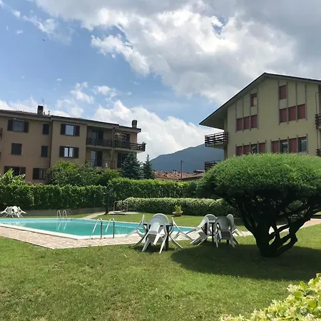 Apartment The Park On The Lake With Pool Colico